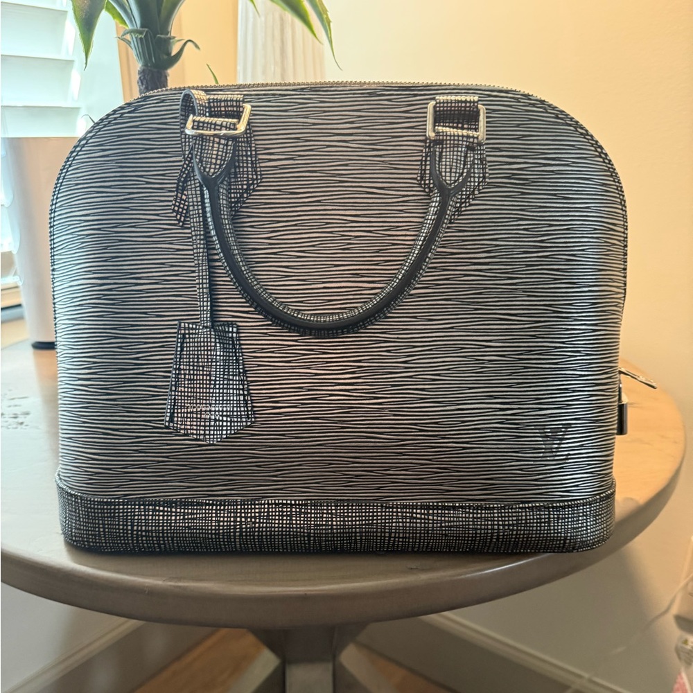 Louis Vuitton Epi Alma PM Platine
